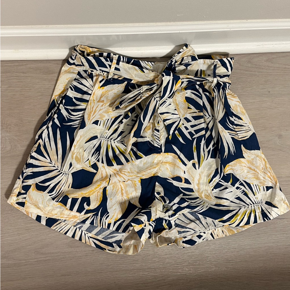 FLYING TOMATO - High Wasted Floral Shorts